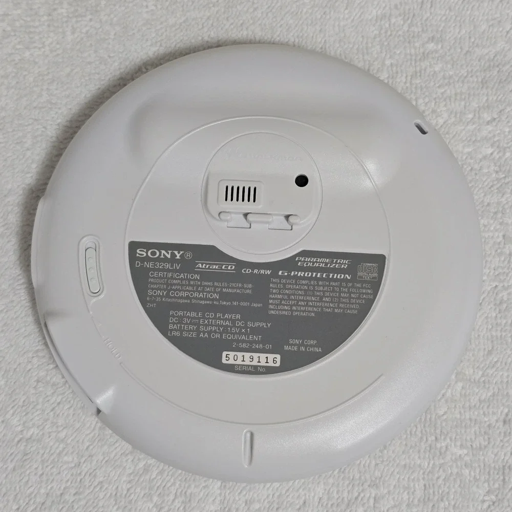 Sony CD Walkman Disc Mp3 D-NE329LIV & Speaker Stand BCA-DNE320S Bundle Vintage
